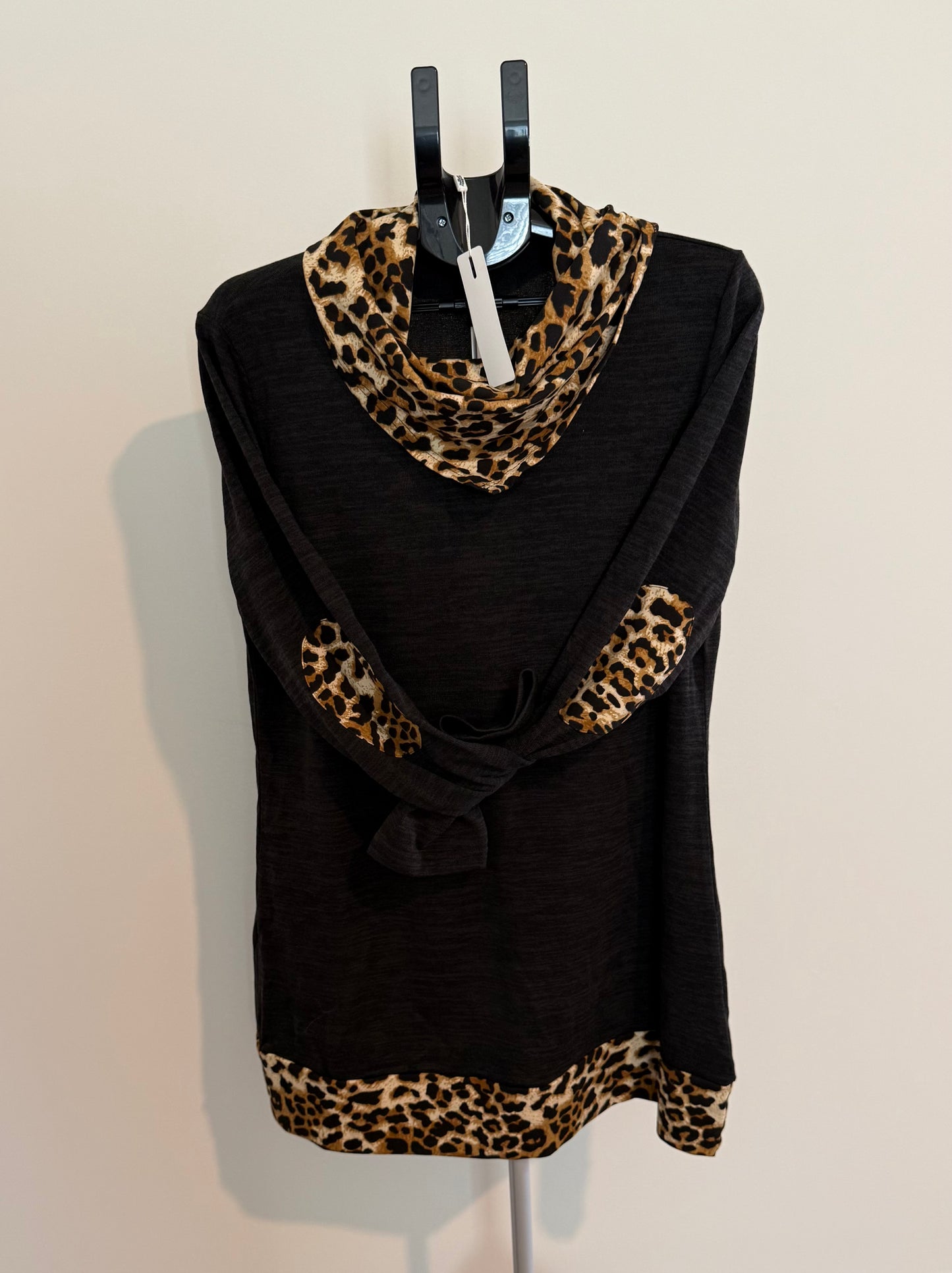 Black Sweater with Leopard Print Accents – Soft Lightweight Pullover SIZE XL