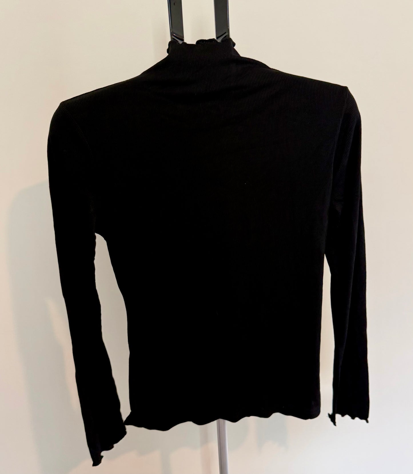 Black Ribbed Mock Neck Long Sleeve Top – Lettuce Edge Trim SIZE MEDIUM